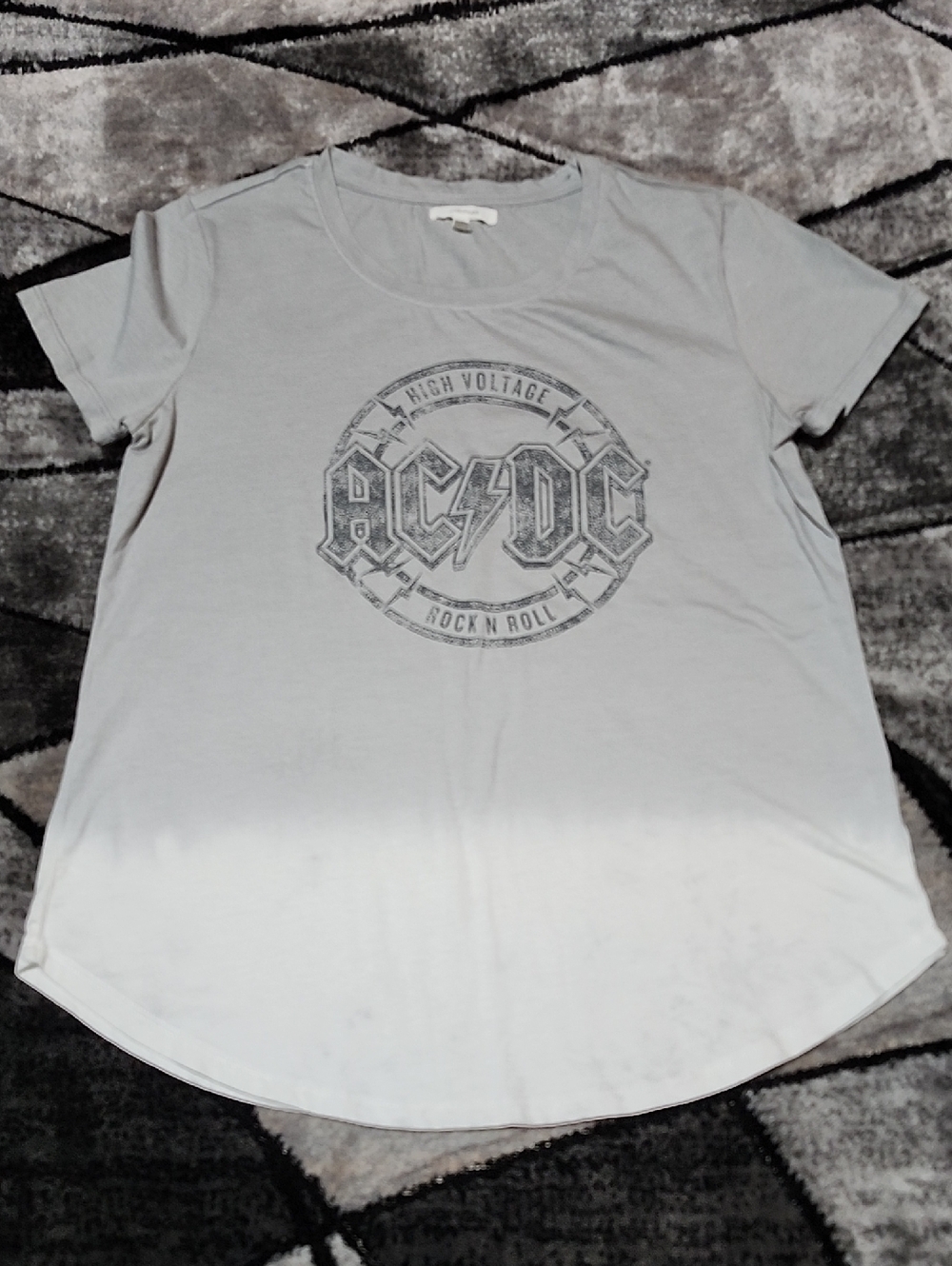 MAURICES AC/DC HIGH VOLTAGE DIP-DYE OMBRE GRAPHIC SHORT-SLEEVE TEE-SHIRT